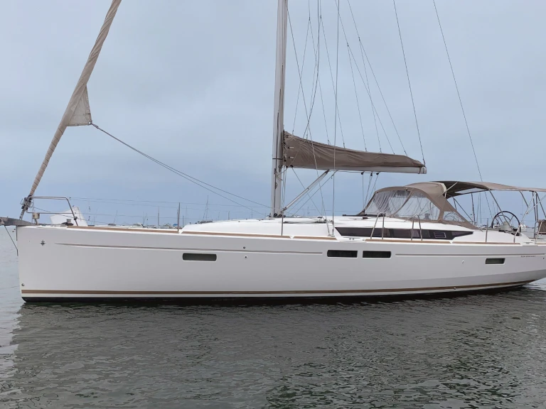 Pronájem lodi Valletta lákavé ceny Sun Odyssey 469
