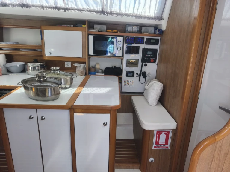 Pronajmout Plachetnice se skipperem či ne Ocean Yachts v Néa Michanióna