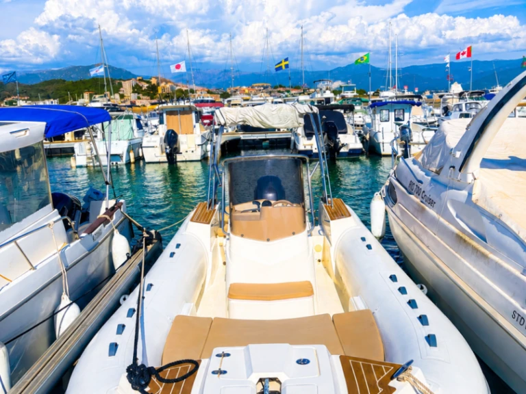 Pronájem lodi Ajaccio lákavé ceny Tempest 700