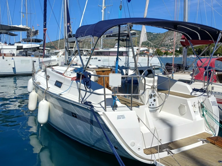 Pronájem jachty v Trogir -Bavaria Cruiser 32 na Samboatu