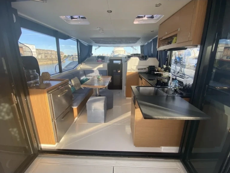 Pronajmout si Delphia Delphia 1200 Bluescape v Port-Saint-Louis-du-Rhône