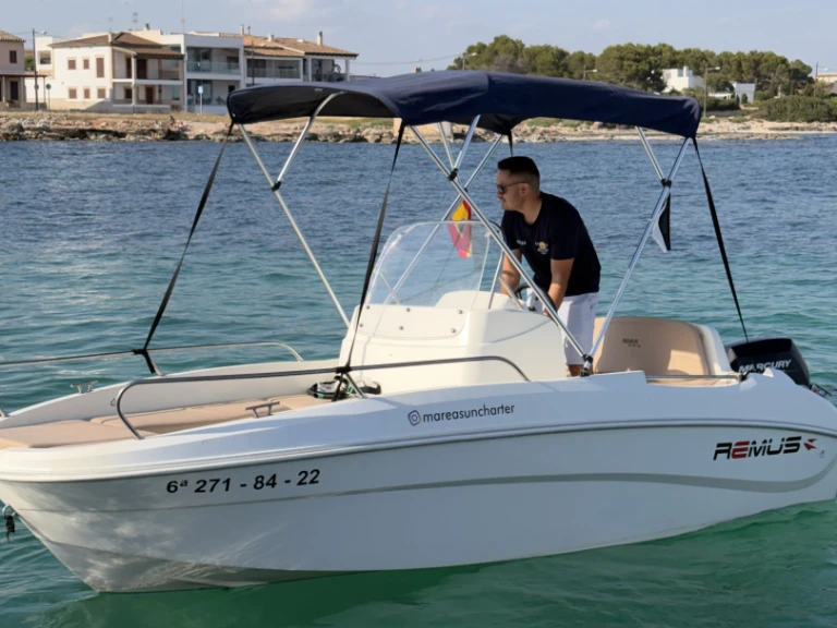 Pronájem jachty v s'Estanyol de Migjorn -Remus Remus 450 open na Samboatu