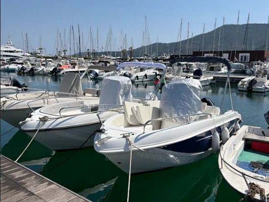 Pronajmout Motorová loď se skipperem či ne Trimarchi v La Spezia