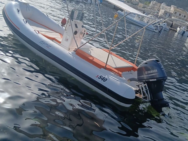 Pronájem Polotuhá loď v Isola delle Femmine -Bwa Bwa 4.80