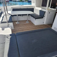 Pronajmout Katamarán se skipperem či ne Lagoon v Saint-Malo
