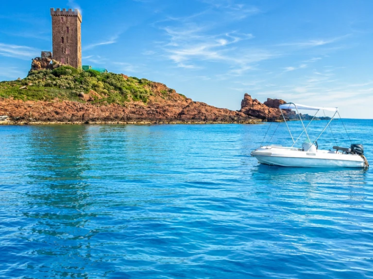 Pronájem lodi Jeanneau Cap Camarat 515 v Saint Raphael na Samboatu