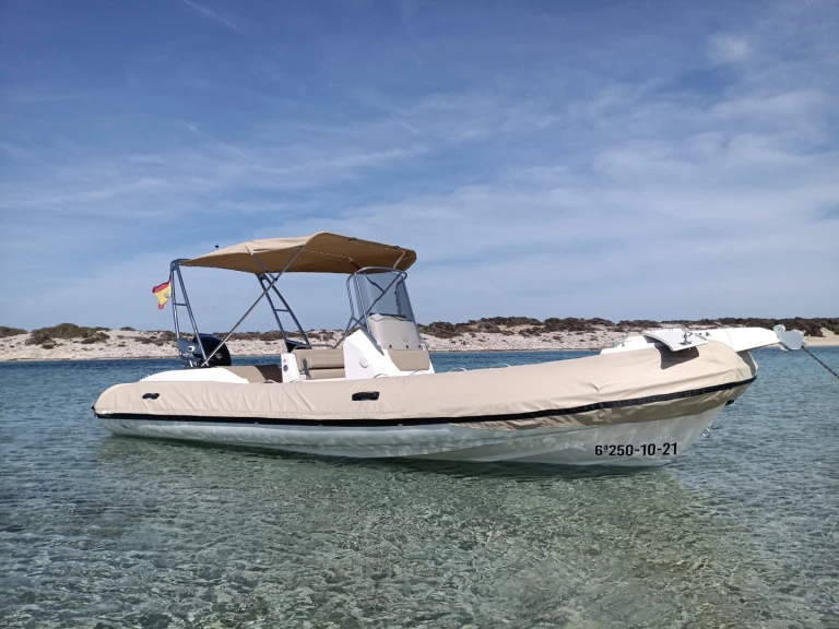 Pronajmout Polotuhá loď se skipperem či ne Capelli v Marina Formentera