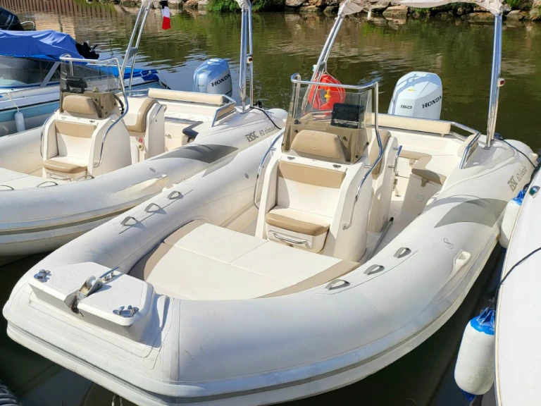 Pronájem lodi Hyeres lákavé ceny Tempest 626