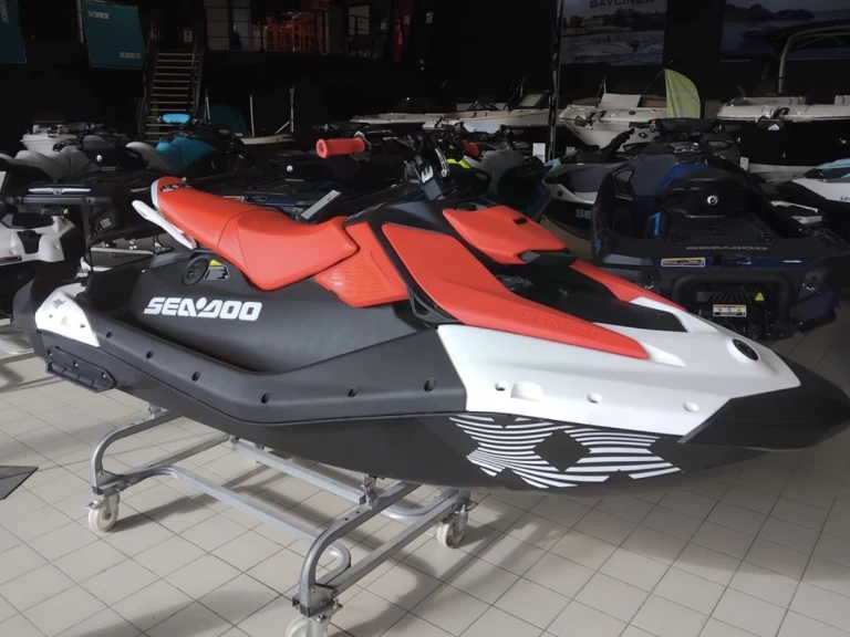 Pronájem Vodní skútr v Capbreton -Sea-Doo Spark Trixx
