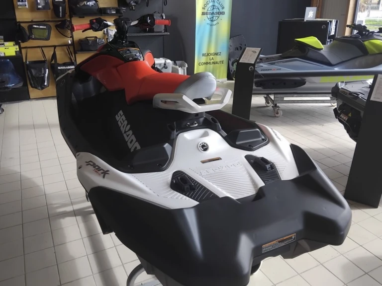 Pronajmout si Sea-Doo Spark Trixx v Capbreton