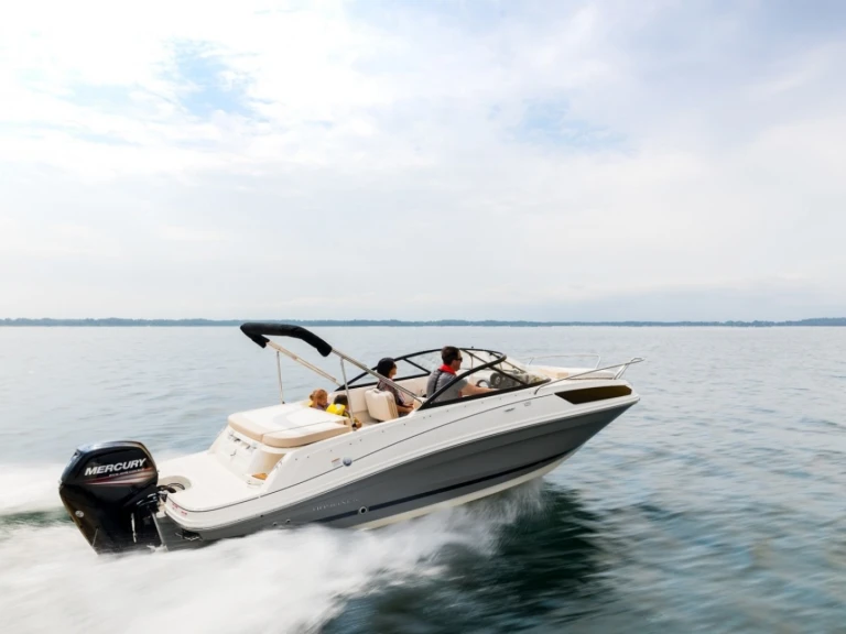 Bayliner VR6 jednotlivci a charterové společnosti v Marseille