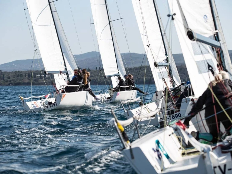 Pronájem lodi JBoats J 70 v Tivat na Samboatu