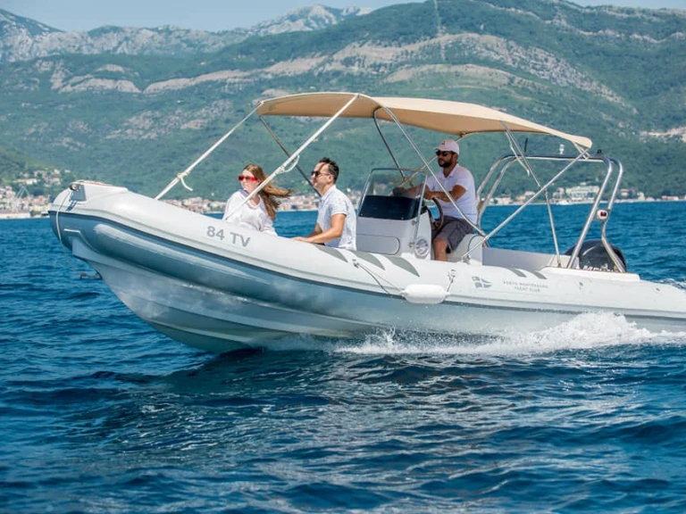 Pronájem jachty v Tivat -Stingray-Boats Stingray Predator 640 na Samboatu