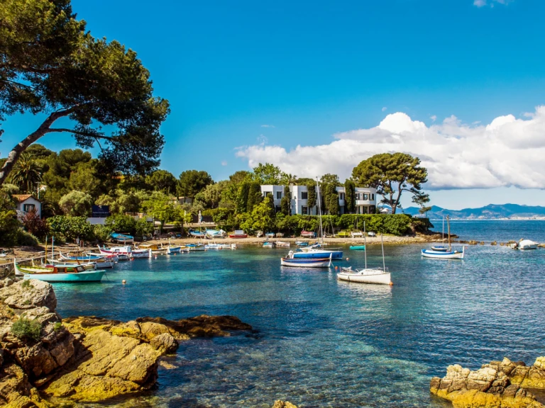 Pronajmout Motorová loď se skipperem či ne Ferretti v Cannes