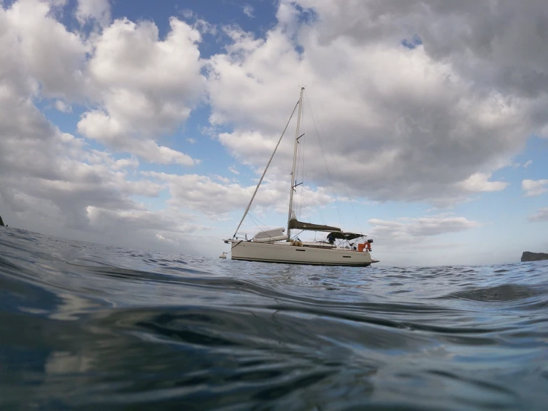 Jeanneau Jeanneau Sun Odyssey 389 jednotlivci a charterové společnosti v Le Marin