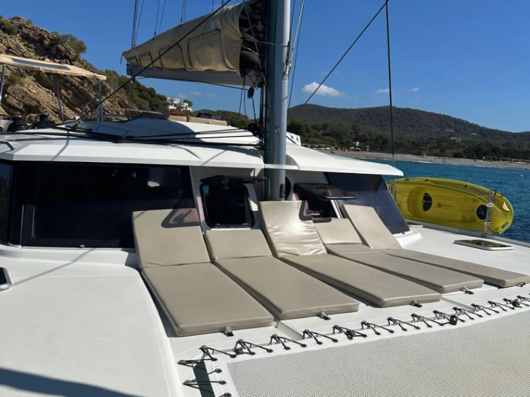 Pronajmout si Fountaine Pajot Helia 44 v Ibiza Town