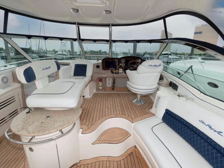 Pronájem Motorová loď Sea Ray s licencí