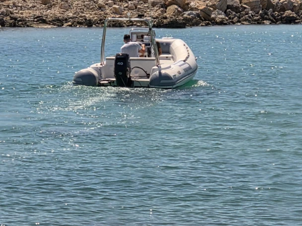 Pronajmout si Italboats Predator 540 v Torre Vado