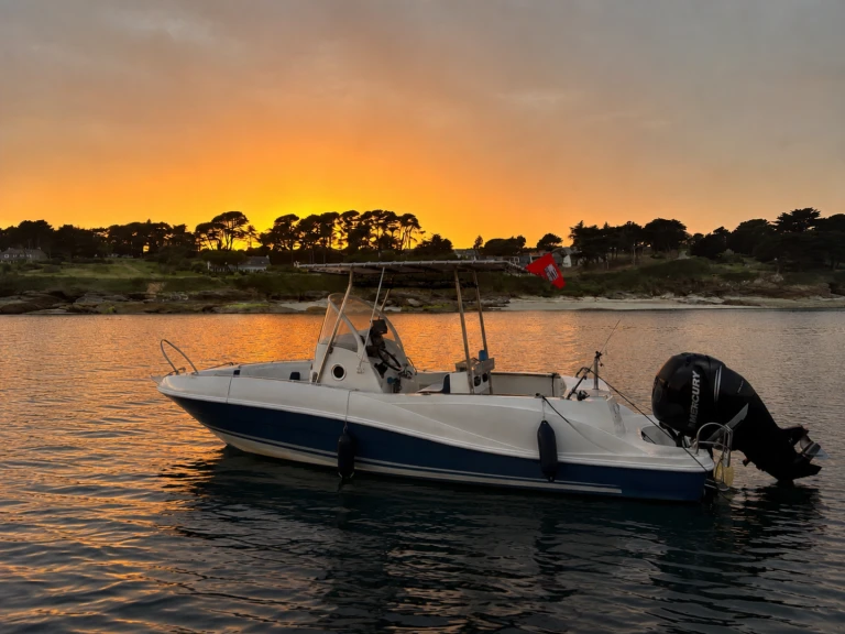 Pronájem lodi Quicksilver Quicksilver 800 Commander v Lorient na Samboatu