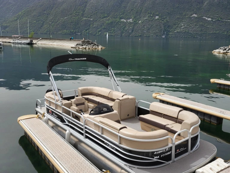 Pronájem lodi Tracker Marine LLC Sun Tracker Party Barge 22 v Aix-les-Bains na Samboatu