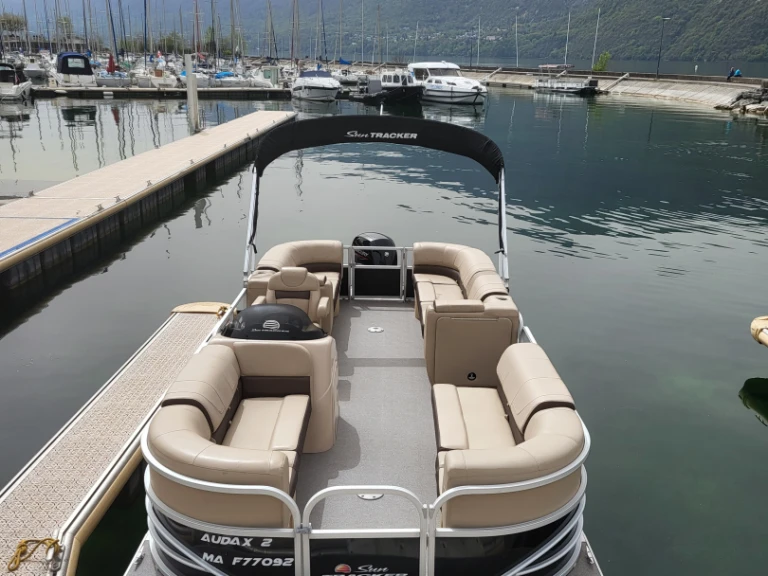 Pronajmout Motorová loď se skipperem či ne Tracker Marine LLC v Aix-les-Bains
