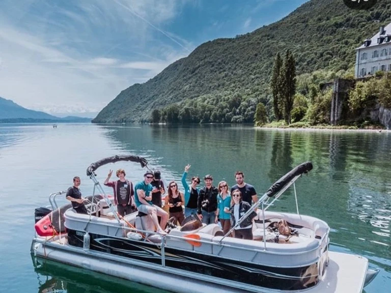 Pronajmout Motorová loď se skipperem či ne Smoker Craft Inc v Aix-les-Bains