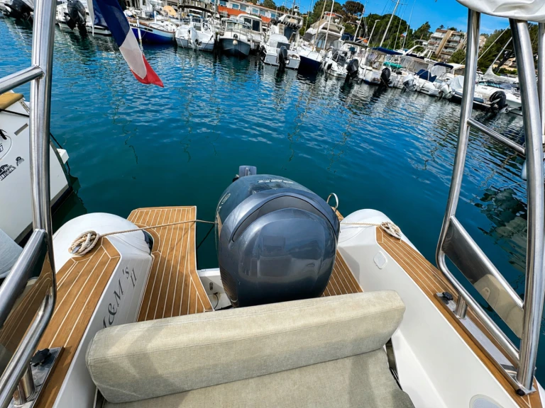 Pronájem lodi Saint Raphael lákavé ceny Tempest 700