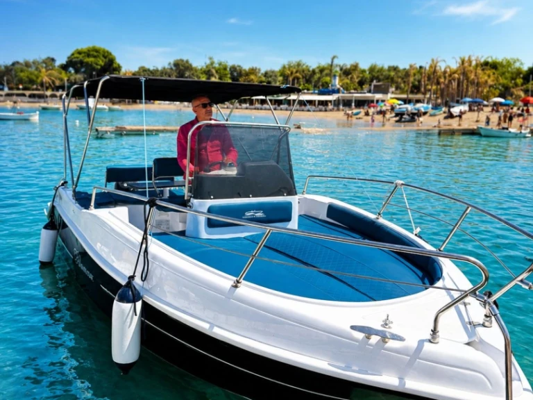 Blumax Blumax 23 open jednotlivci a charterové společnosti v Taormina
