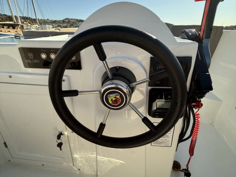 Pronajmout Jachta se skipperem či ne Prusa Marine v Marseille