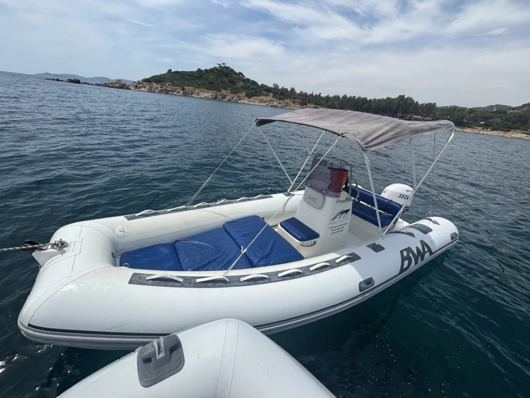 Pronájem lodi Bwa 540 v Costa Rei na Samboatu