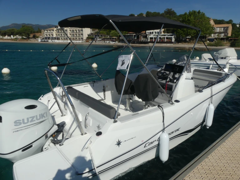 Pronajmout si Jeanneau Cap Camarat 6.5 CC Serie 3 v Porto-Vecchio