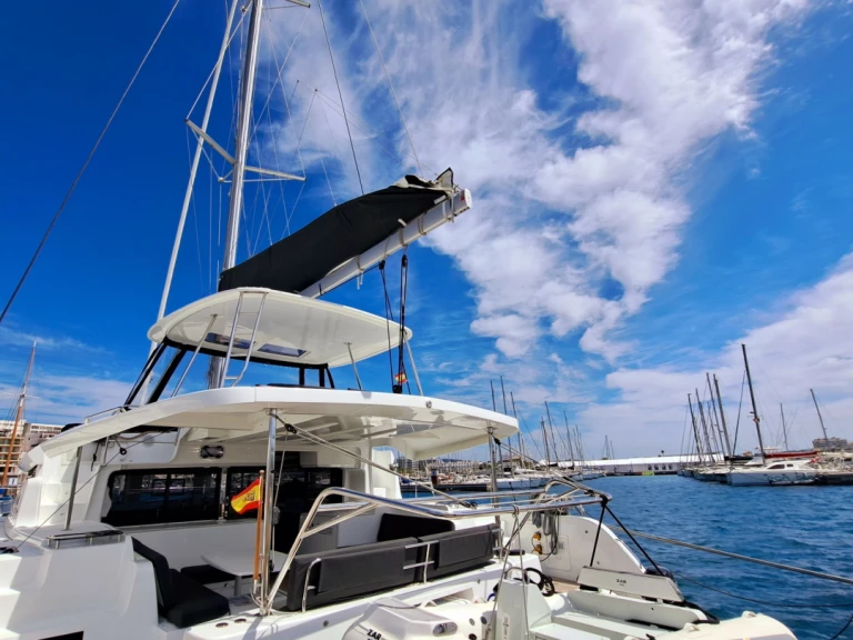 Pronájem lodi Lagoon Lagoon 46 v Sant Antoni de Portmany na Samboatu