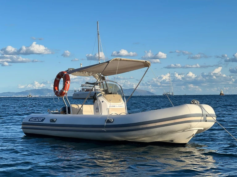 Pronajmout si Valiant Valiant 550 Classic v Torre Annunziata