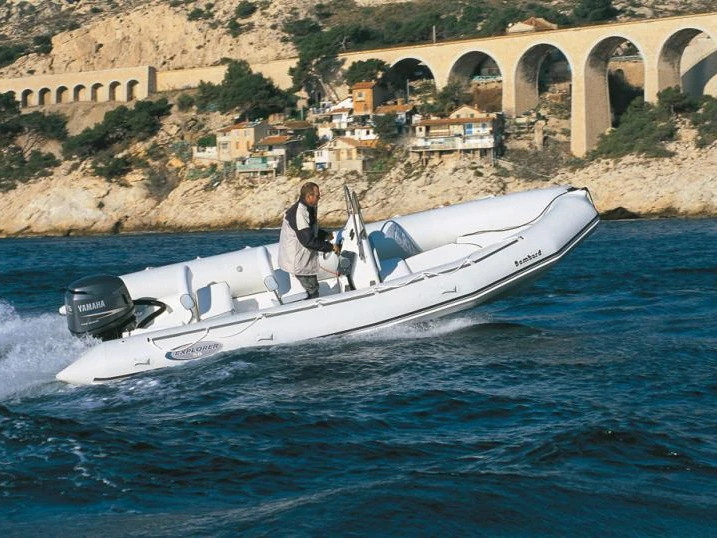 Pronájem lodi Bombard Explorer 640 v Concarneau na Samboatu