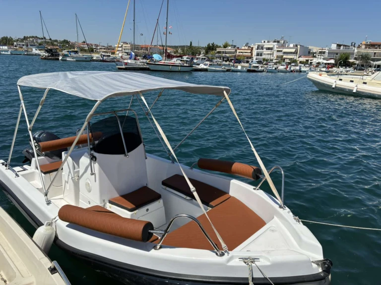 Athrakiboats TRITON jednotlivci a charterové společnosti v Néa Moudhaniá