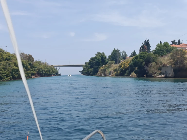 Pronajmout si Athrakiboats TRITON v Néa Moudhaniá