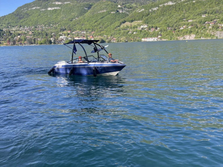 Pronajmout Motorová loď se skipperem či ne Sunbird v Sevrier