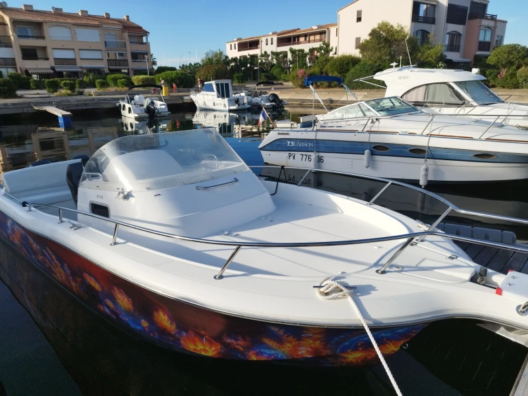 Pronájem lodi Saint-Cyprien lákavé ceny White Shark 248