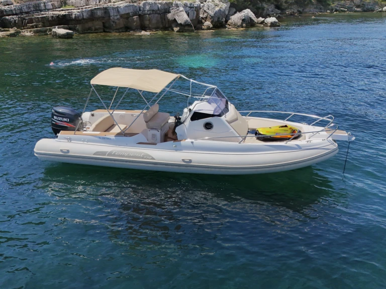 Pronájem Polotuhá loď v Cannes -Capelli Tempest 770 WA
