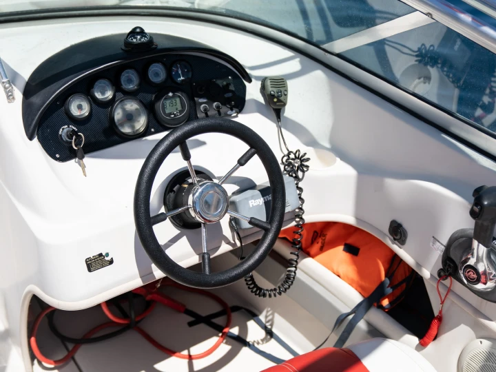 Pronajmout Motorová loď se skipperem či ne Sea Ray v Cannes