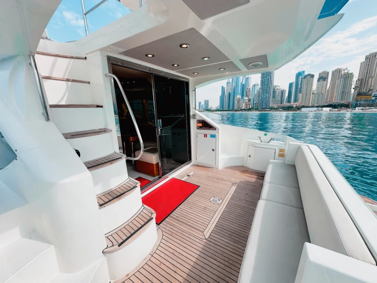 Motorová loď k pronájmu v Dubai Marina za nejlepší cenu