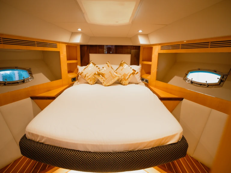 Pronájem lodi Dubai Marina lákavé ceny Luxury Motor Yacht X3