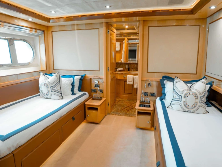  Luxury Motor Yacht B jednotlivci a charterové společnosti v Dubai Marina