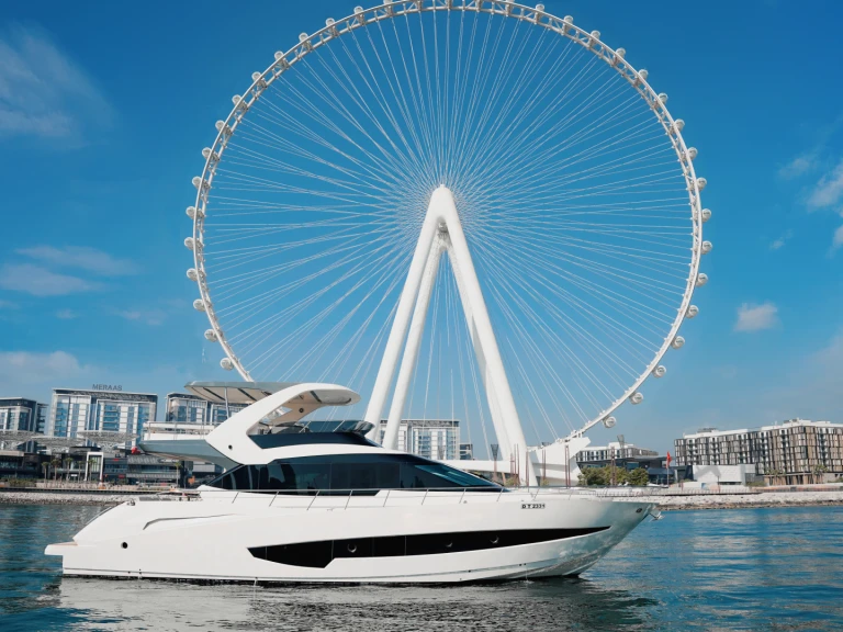  Luxury Motor Yacht X32 jednotlivci a charterové společnosti v Dubai Marina