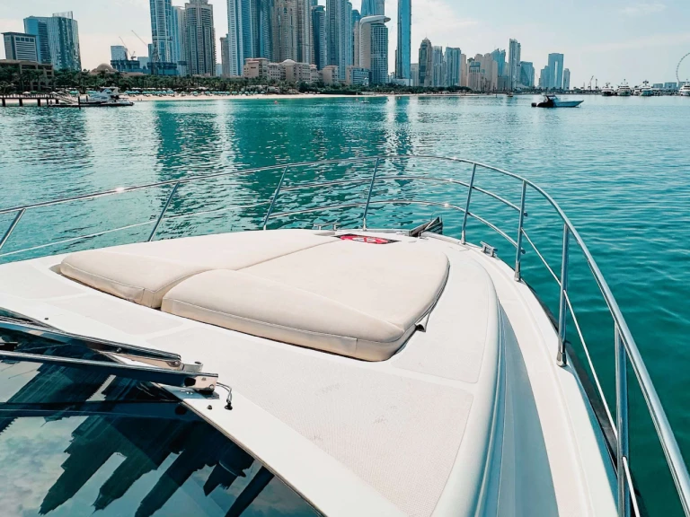 Pronajmout si Azimut Azimut 50 X33 v Dubai Marina