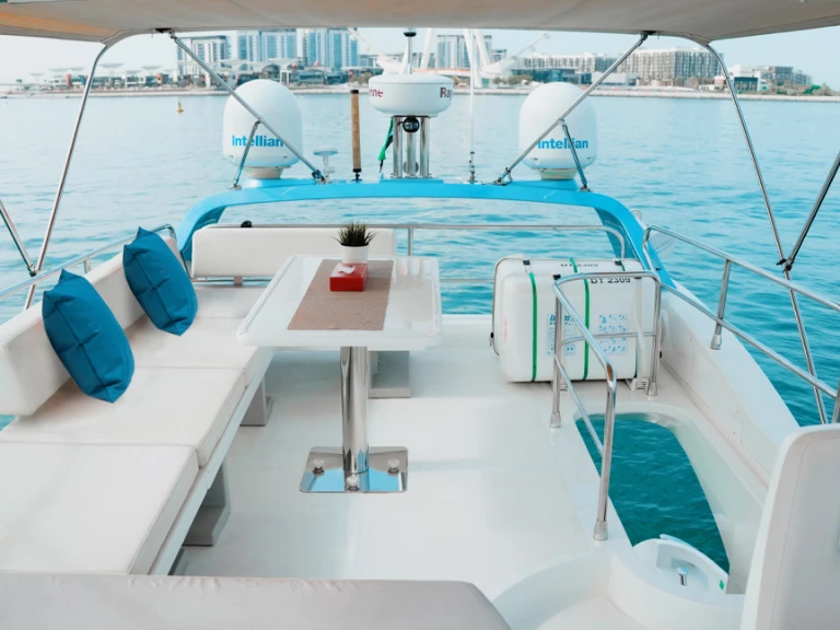Pronájem lodi Azimut Azimut 50 X33 v Dubai Marina na Samboatu
