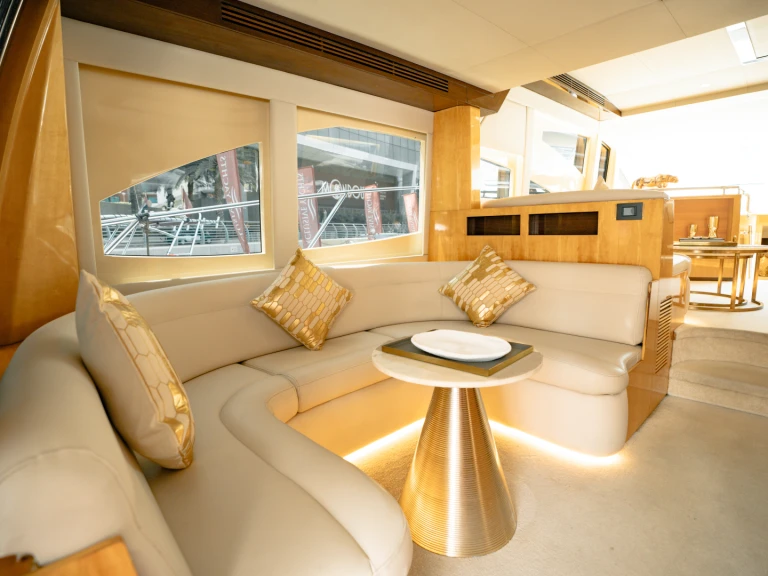 Pronájem lodi Dubai Marina lákavé ceny Luxury Motor Yacht X3