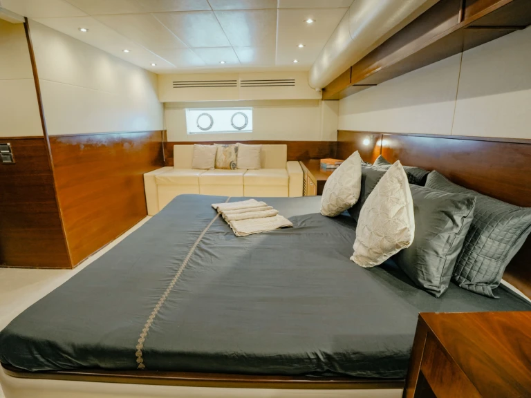 Pronájem lodi Dubai Marina lákavé ceny Luxury Motor Yacht S