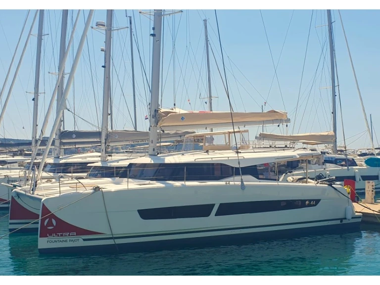 Pronájem jachty v Donji Seget -Fountaine Pajot FP 44 na Samboatu