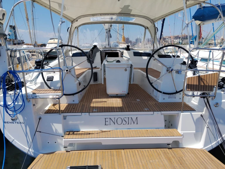 Bénéteau Oceanis 40.1 jednotlivci a charterové společnosti v Carloforte